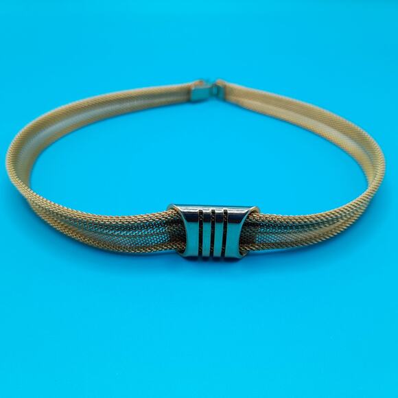 Vintage Small Mesh Collar Necklace, Mid Century, Gold Tone, 14 Inches - Picture 6 of 10